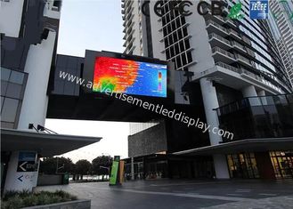 Исправленное СИД рекламы P6.67mm показывает яркость 5500cd на здании